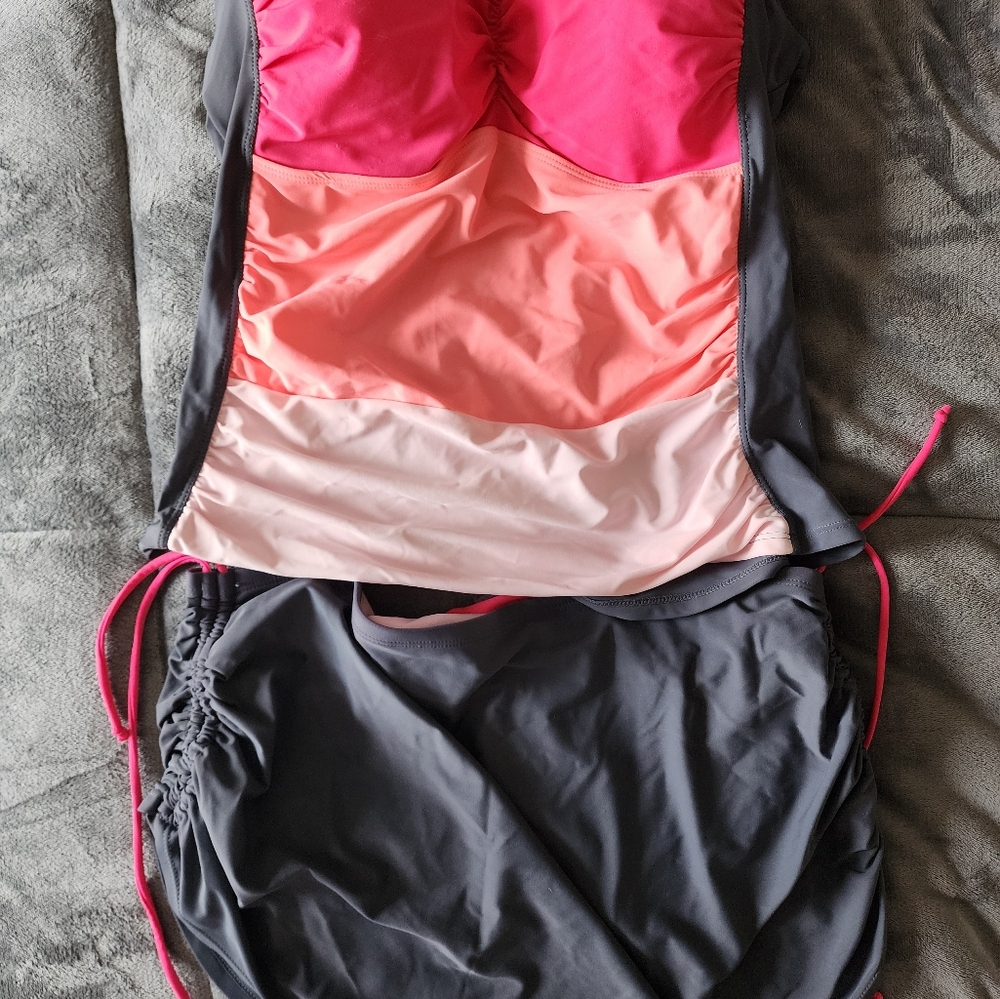 A Very Cute Bathing Suit Only Wore Once Its Like Brand New The Lowest $15 Ill Go